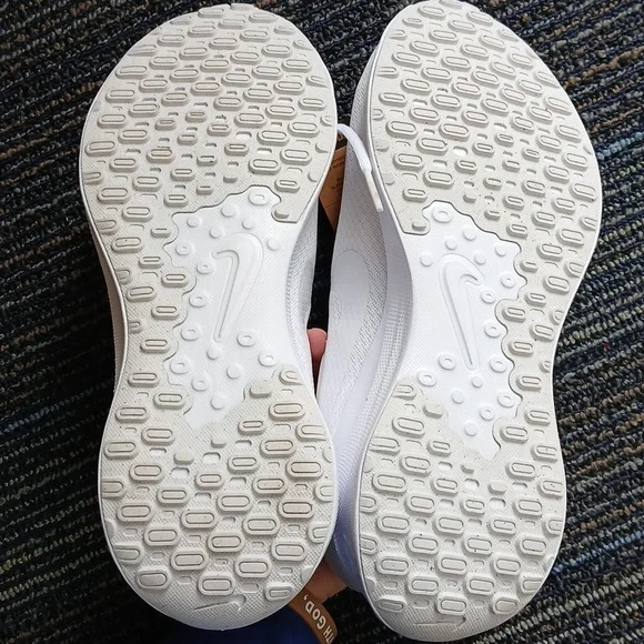 NWT Nike Revolution 7 Women's Road Running Shoes ,White-Size 9.5 - Picture 7 of 7